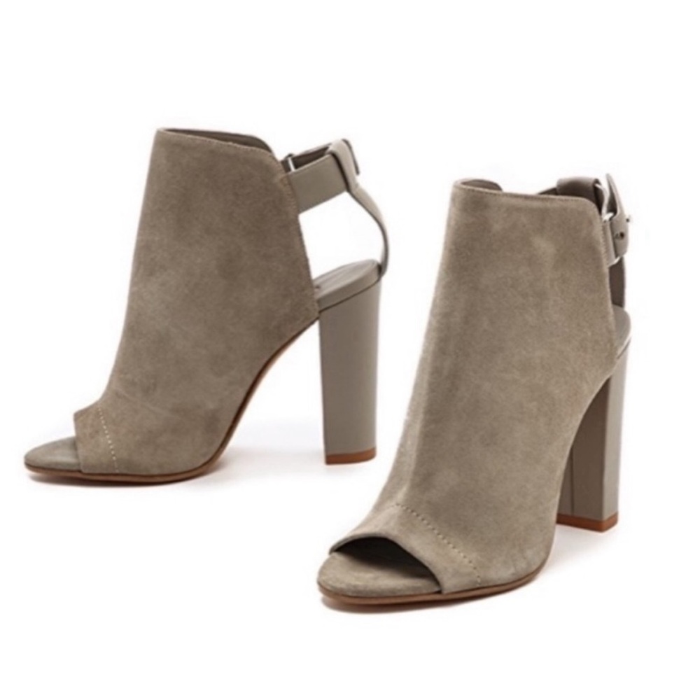VINCE. ADDISON PEEP TOE BOOTIE